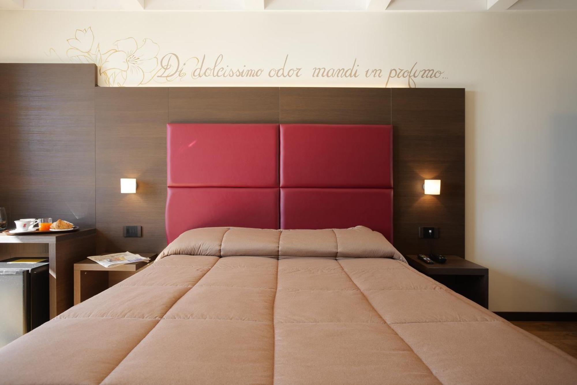 Hotel Ristorante Da Tonino Реканати Екстериор снимка